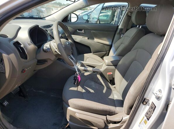 KNDPBCAC9G7867529 2016 KIA SPORTAGE Silver Front interior view