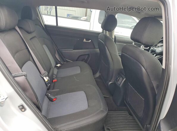 KNDPBCAC9G7869104 2016 KIA SPORTAGE Silver Vista interior trasera