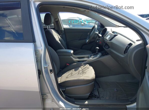 KNDPBCACXG7869404 2016 KIA SPORTAGE Silver Front interior view