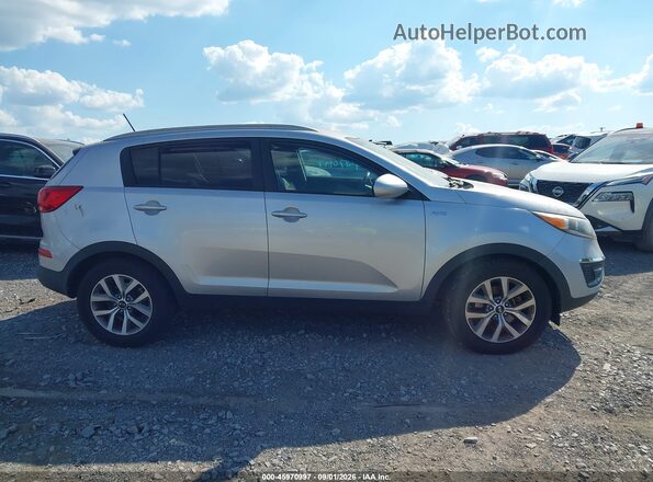 KNDPBCACXG7869404 2016 KIA SPORTAGE Silver Rear interior view