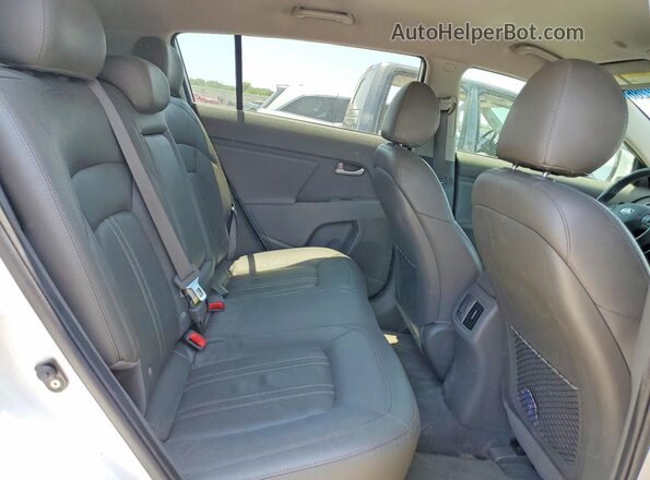 KNDPC3AC6G7863242 2016 KIA SPORTAGE White Rear interior view
