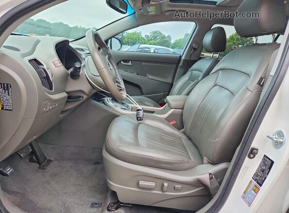 KNDPC3ACXG7815100 2016 KIA SPORTAGE White Вид салону спереду