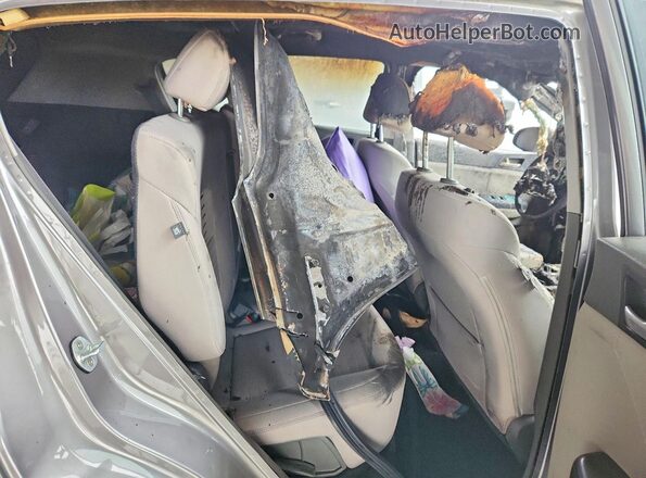 KNDPM3AC0J7345342 2018 KIA SPORTAGE Silver Rear seats view