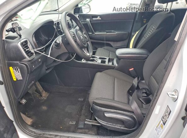 KNDPM3AC0J7386358 2018 KIA SPORTAGE Silver Front interior view