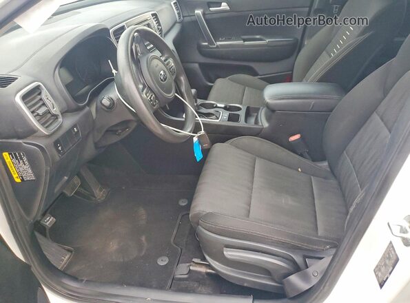 KNDPM3AC2J7394901 2018 KIA SPORTAGE Белый Вид салона спереди