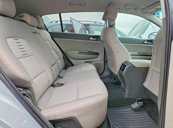 KNDPM3AC3K7607260 2019 KIA SPORTAGE Silver Widok wnętrza z tyłu