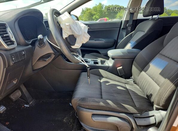 KNDPM3AC4H7087689 2017 KIA SPORTAGE Gold Front interior view