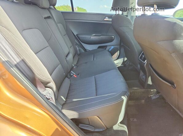 KNDPM3AC4H7087689 2017 KIA SPORTAGE Gold Rear interior view