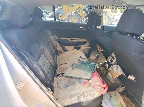 KNDPM3AC6L7675280 2020 KIA SPORTAGE Серебряный Вид задней части салона