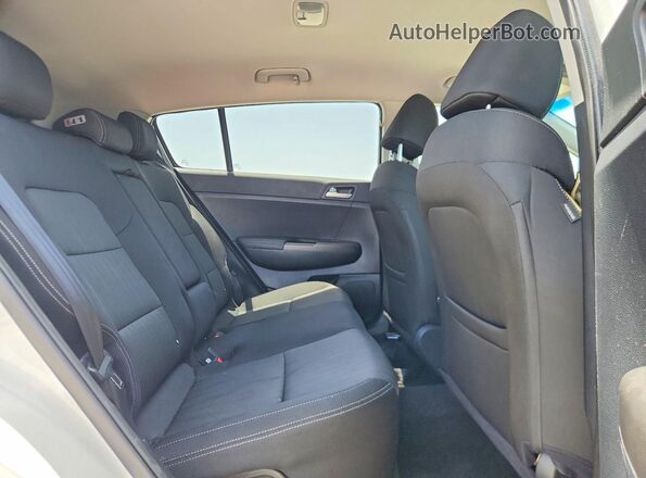 KNDPM3AC7K7511597 2019 KIA SPORTAGE White უკანა სავარძლების ხედი
