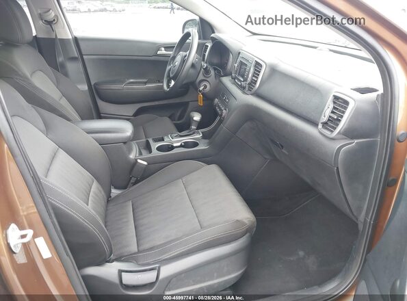 KNDPM3ACXH7206300 2017 KIA SPORTAGE Желто-коричневый Вид салона спереди