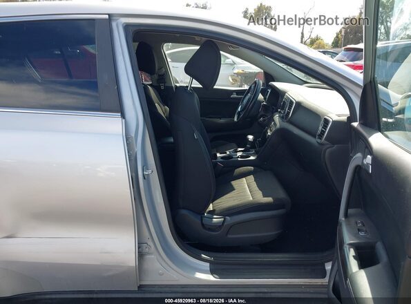 KNDPM3ACXH7281174 2017 KIA SPORTAGE Серебряный Вид салона спереди
