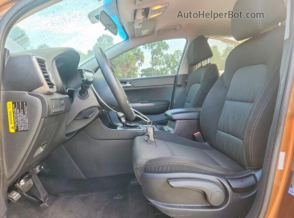 KNDPMCAC0H7191175 2017 KIA SPORTAGE Gold Widok wnętrza z przodu