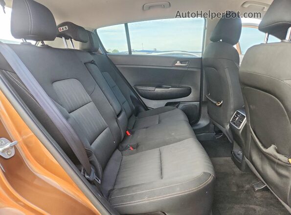 KNDPMCAC0H7191175 2017 KIA SPORTAGE Gold Widok wnętrza z tyłu