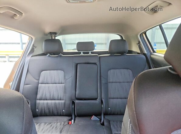 KNDPMCAC0H7191175 2017 KIA SPORTAGE Gold Widok tylnych siedzeń