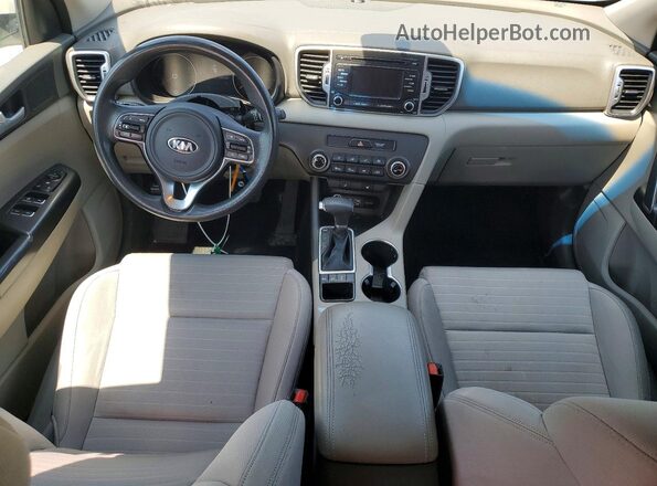 KNDPMCAC0H7244540 2017 KIA SPORTAGE Белый Вид панели приборов