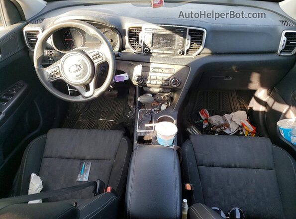 KNDPMCAC2H7124772 2017 KIA SPORTAGE Золотой Вид панели приборов