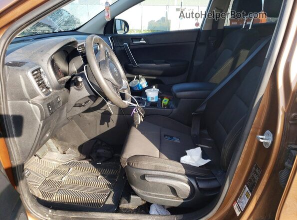 KNDPMCAC2H7124772 2017 KIA SPORTAGE Золотой Вид салона спереди