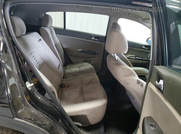KNDPMCAC2J7487191 2018 KIA SPORTAGE Black Rear interior view