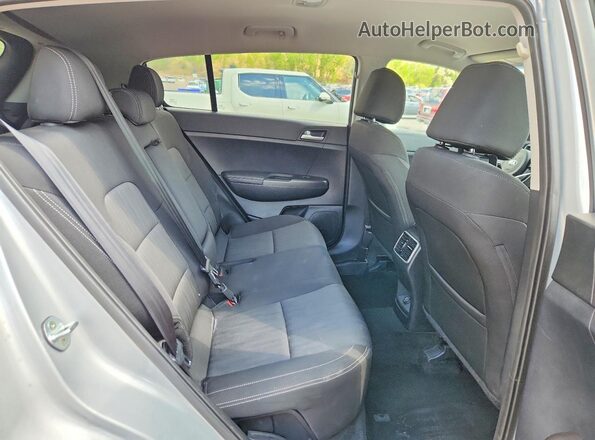 KNDPMCAC2M7883299 2021 KIA SPORTAGE Silver Widok wnętrza z tyłu