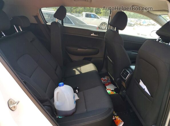 KNDPMCAC2M7944036 2021 KIA SPORTAGE White Vista interior trasera