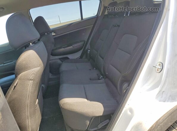 KNDPMCAC3H7121461 2017 KIA SPORTAGE Белый Вид задней части салона