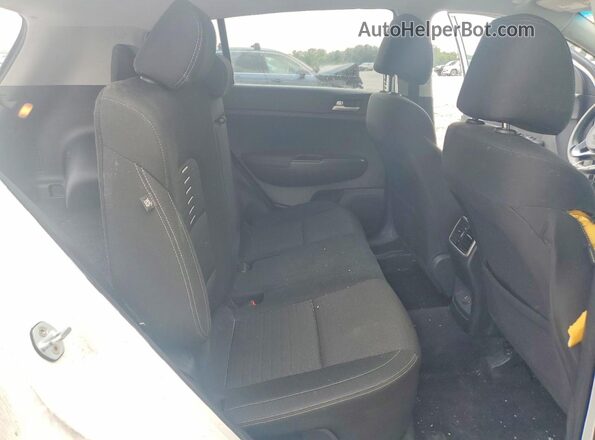KNDPMCAC3H7177786 2017 KIA SPORTAGE White Вид задньої частини салону