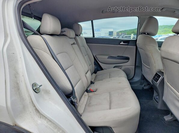 KNDPMCAC3H7178789 2017 KIA SPORTAGE White უკანა სავარძლების ხედი