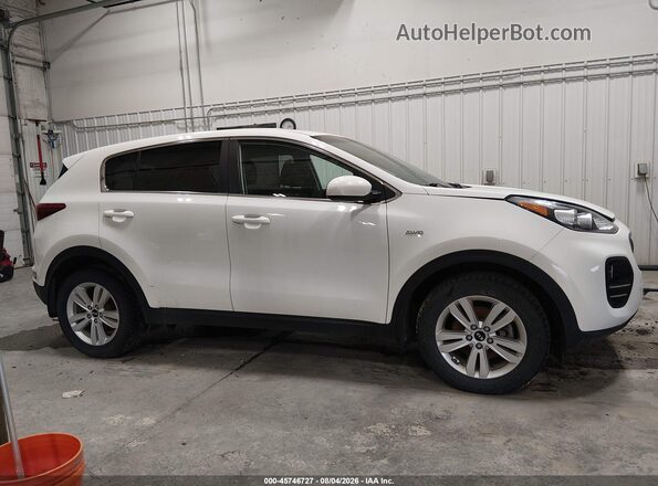 KNDPMCAC3J7473056 2018 KIA SPORTAGE White Vista interior trasera