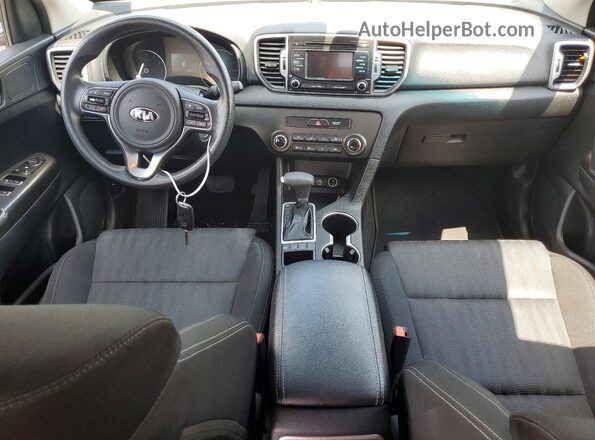 KNDPMCAC4H7232861 2017 KIA SPORTAGE Maroon Vista del salpicadero