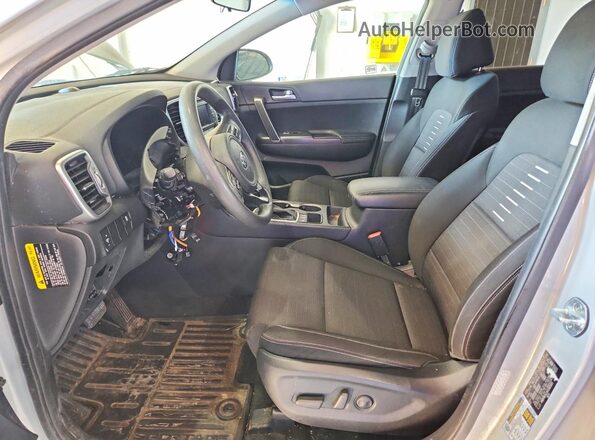 KNDPMCAC4H7260305 2017 KIA SPORTAGE Silver Vista interior delantera