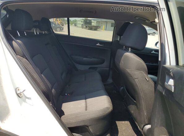 KNDPMCAC4K7529393 2019 KIA SPORTAGE White Rear interior view