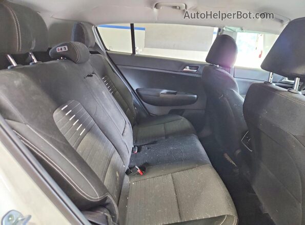 KNDPMCAC4L7636221 2020 KIA SPORTAGE White Rear interior view