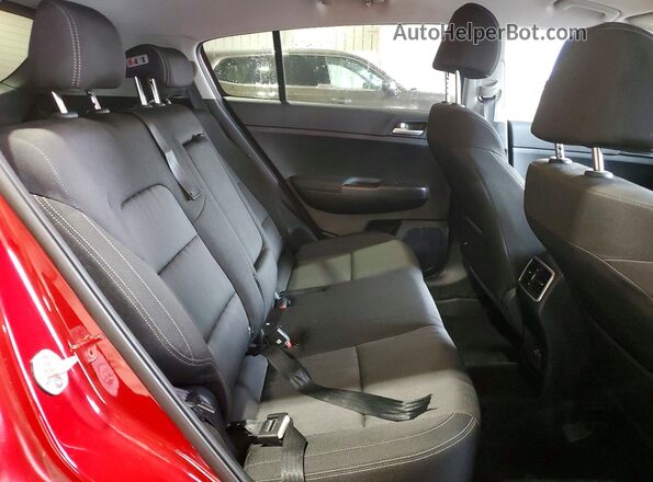 KNDPMCAC4L7724685 2020 KIA SPORTAGE Maroon Rear interior view