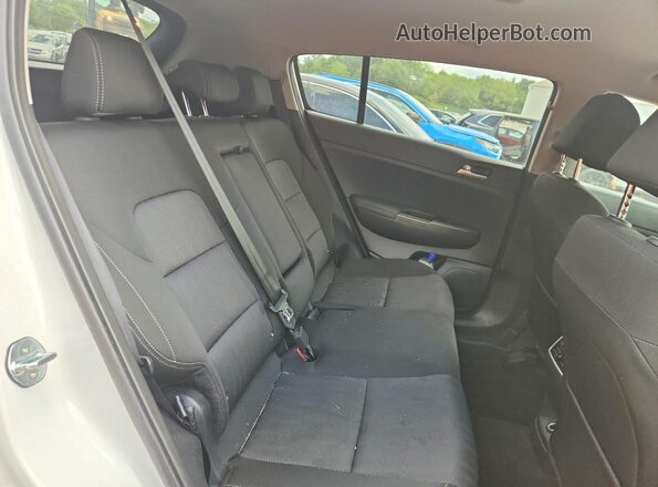 KNDPMCAC4N7005469 2022 KIA SPORTAGE White Rear interior view