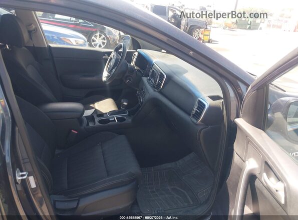 KNDPMCAC5H7064101 2017 KIA SPORTAGE Black Вид салону спереду