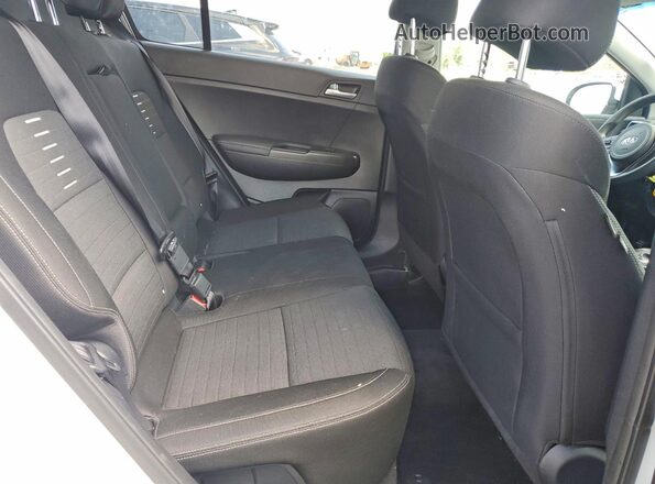 KNDPMCAC5H7291885 2017 KIA SPORTAGE Белый Вид задней части салона