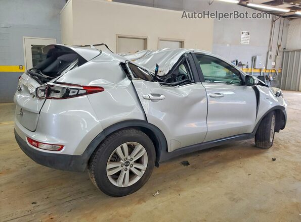KNDPMCAC6J7371198 2018 KIA SPORTAGE Серебряный Задняя правая четверть