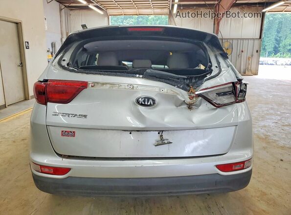 KNDPMCAC6J7371198 2018 KIA SPORTAGE Серебряный Вид сзади