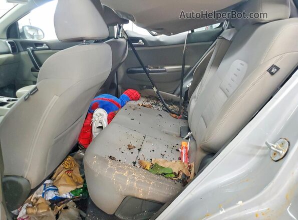 KNDPMCAC6J7371198 2018 KIA SPORTAGE Серебряный Вид задних сидений