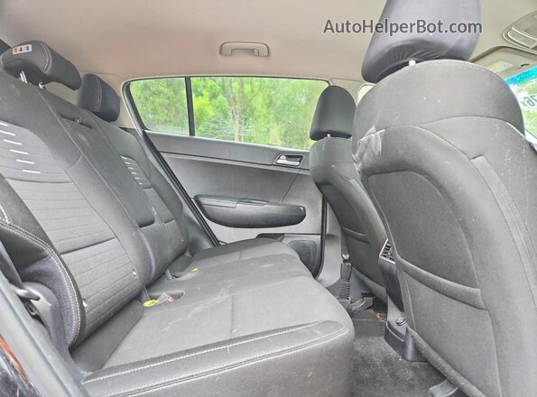 KNDPMCAC6J7415846 2018 KIA SPORTAGE Black Հետևի նստատեղերի տեսք