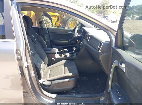 KNDPMCAC6J7421307 2018 KIA SPORTAGE Gray Вид салону спереду