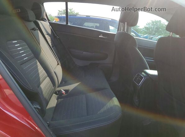 KNDPMCAC7H7088643 2017 KIA SPORTAGE Red Widok wnętrza z tyłu