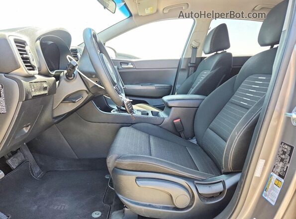 KNDPMCAC7J7340476 2018 KIA SPORTAGE Серый Вид салона спереди