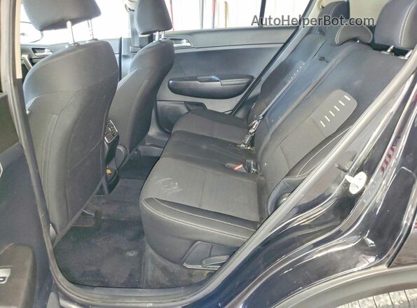 KNDPMCAC7J7447317 2018 KIA SPORTAGE Black Widok wnętrza z tyłu