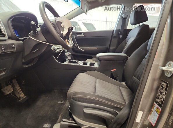 KNDPMCAC7K7560265 2019 KIA SPORTAGE Gray Front interior view