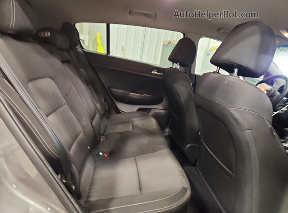 KNDPMCAC7K7560265 2019 KIA SPORTAGE Gray Rear interior view