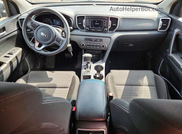 KNDPMCAC8H7036650 2017 KIA SPORTAGE Black Dashboard view