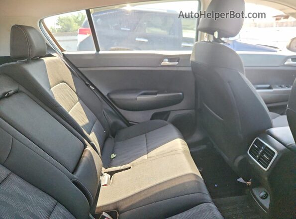KNDPMCAC8L7787918 2020 KIA SPORTAGE White Vista interior trasera