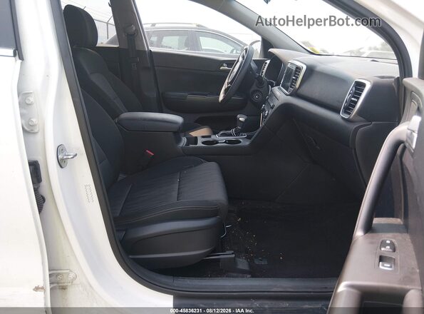KNDPMCAC8L7788518 2020 KIA SPORTAGE Белый Вид салона спереди